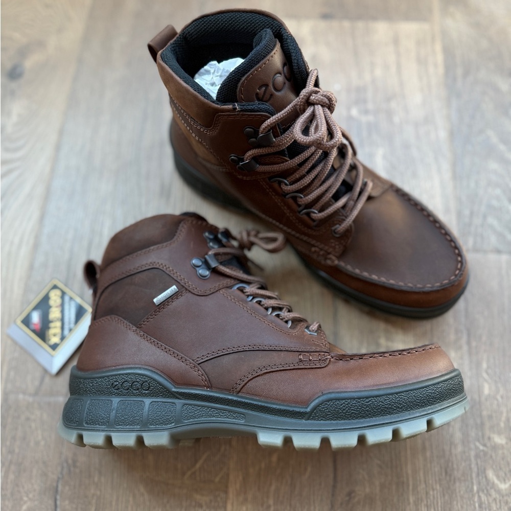 New ECCO Track 25 boots size 40 (woman’s size 9-9.5, men’s size 6-6.6)
